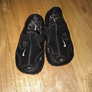Baby Nike Sandals. #SUMMERTIME Size 5C